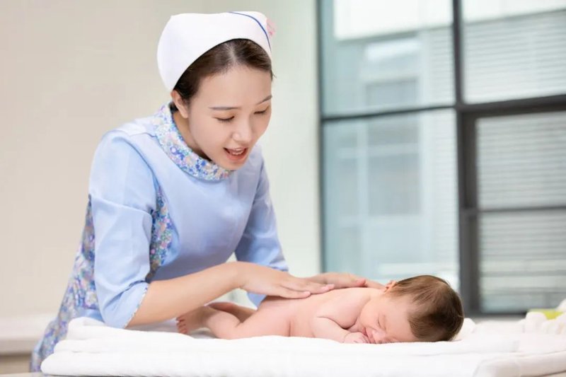 月嫂服务现状与趋势:适应现代家庭需求的贴心帮助